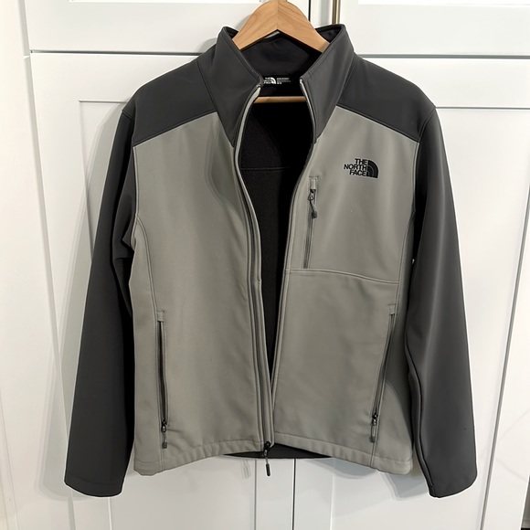 Men’s Gray North Face Shell Jacket in medium - Picture 1 of 3